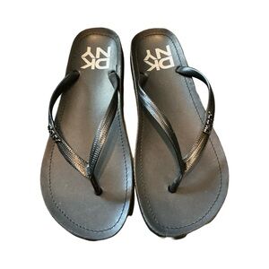 DKNY Women’s Sandlas NEW